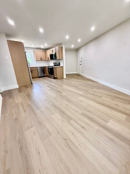 Building Photo - Oak Gardens Apartment (LO)