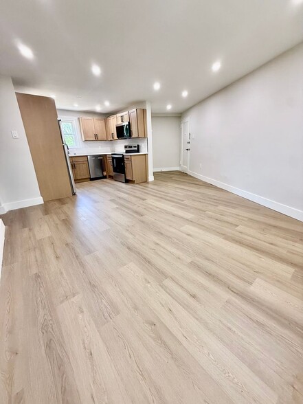 Building Photo - Oak Gardens Apartments