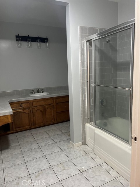 Building Photo - 12440 Elliott Ave