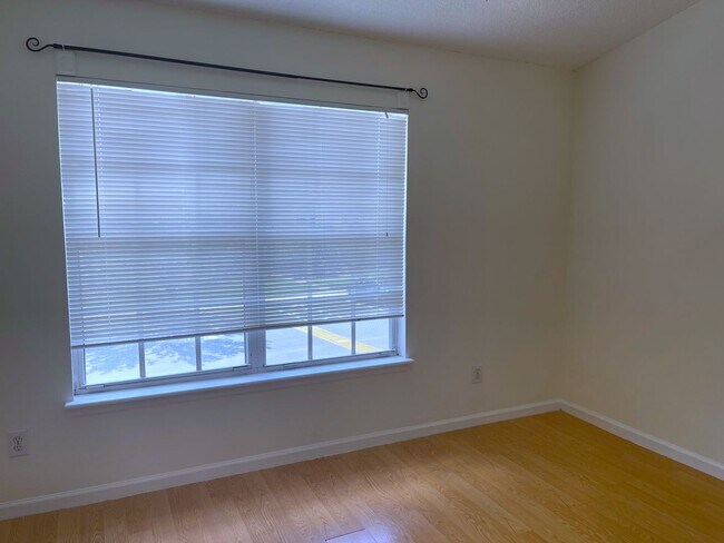 Building Photo - 12311 Kensington Lakes Dr