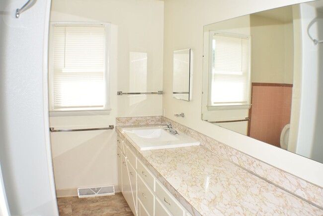 Building Photo - Rancher