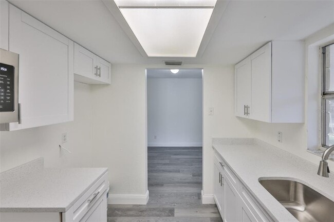 Building Photo - 11507 Valencia Dr