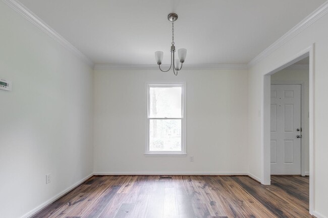 Building Photo - Beautiful 3 bedroom 2.5 bath in Woodlake