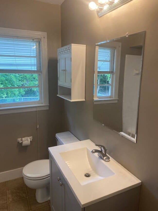 Building Photo - Quiet and Cozy Living in Columbus