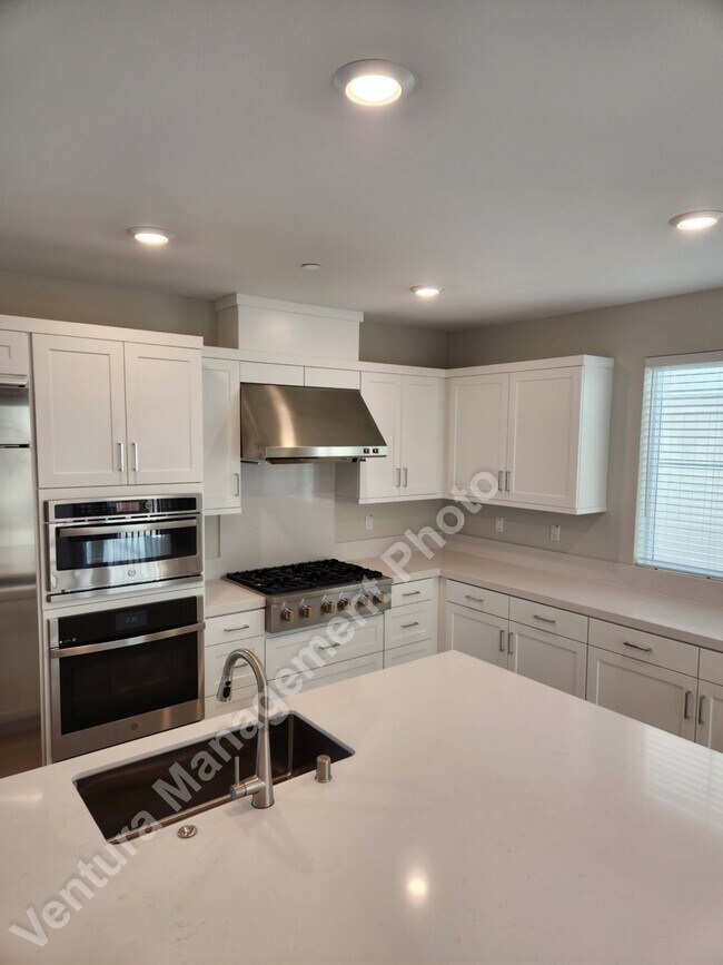 Building Photo - 3020 Harrison Ln