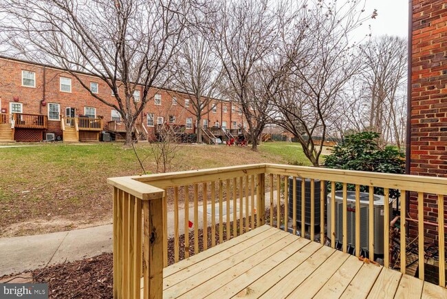 Building Photo - 1401 S Barton St