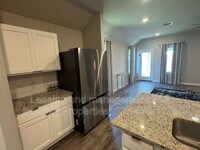 Building Photo - 113 S Lakepointe Dr