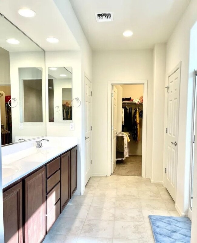 Building Photo - 2022 Built Single-Level 4Bedrooms/3Baths Stunning Home!!