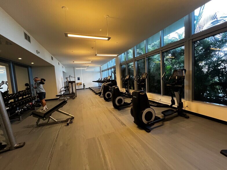 Building Photo - 208 NE 35th Ter