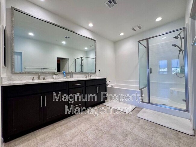 Building Photo - 38572 Rosegate Pl