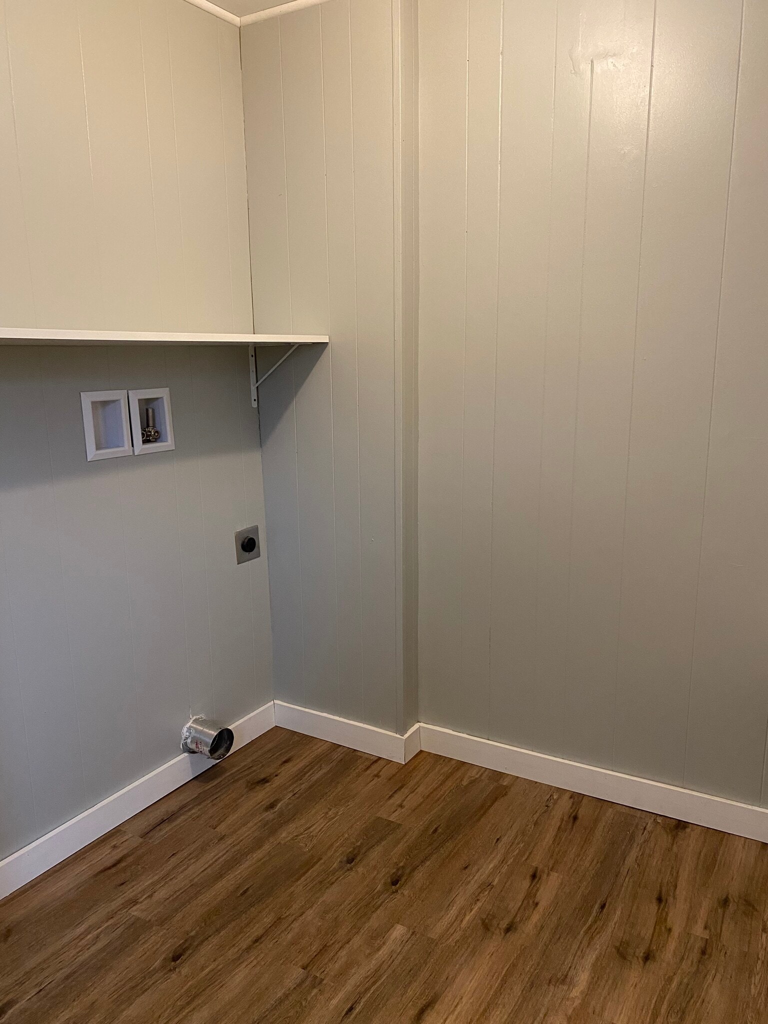 Closet/washer-dryer hookup - 39 E Main St