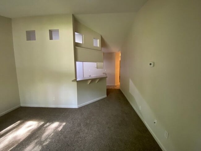 Building Photo - 2 Bedroom Garden Home - Allendale Boulevar...