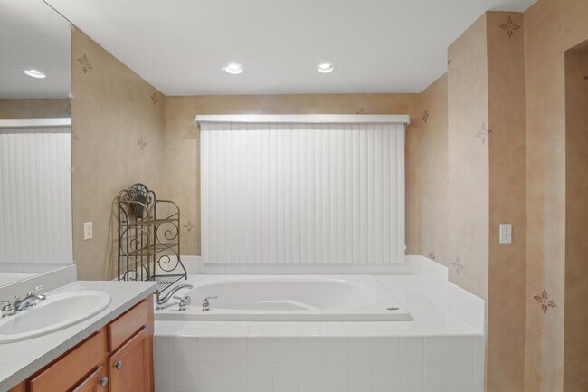 Building Photo - 6569 Whispering Woods Dr