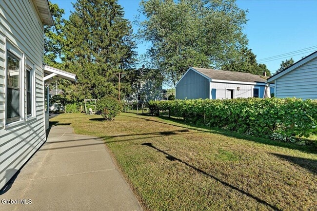 Building Photo - 138 Elm St