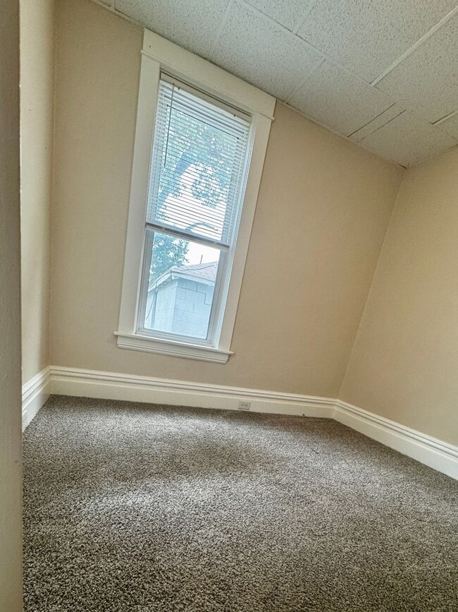 Building Photo - 2550 Crozier Ave