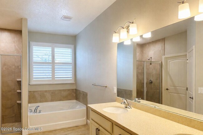 Building Photo - 5250 Hebron Dr