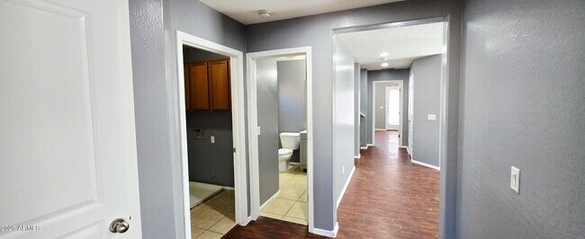 Building Photo - 587 S Buena Vista Ct