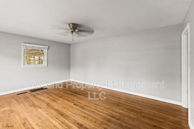 Building Photo - 5514 Rosemont Dr