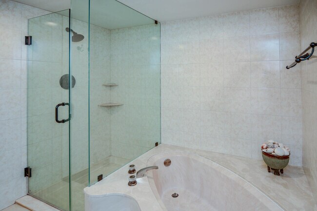 Building Photo - 4200 N Ocean Dr