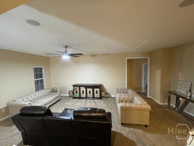 Building Photo - 495 Stonebridge Cir