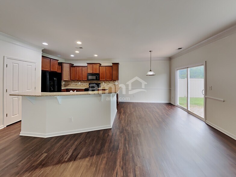 Building Photo - 10604 Shanon Darby Lane