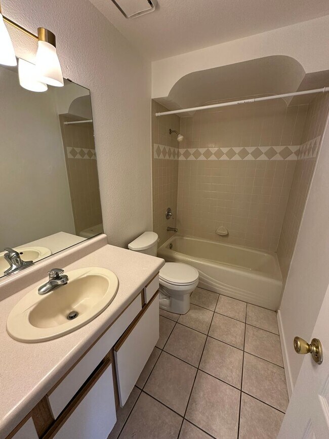 Building Photo - 3503 Northpointe Dr
