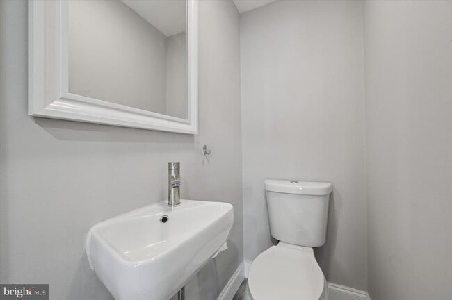 Building Photo - 447 Durfor St