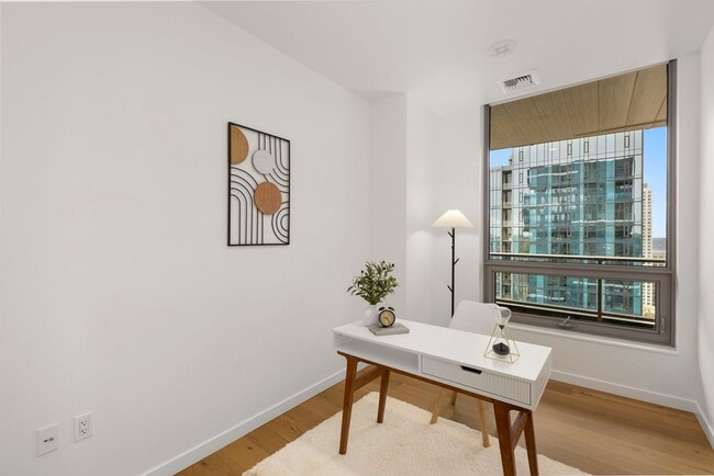 Building Photo - Great Nexus Condo For Rent