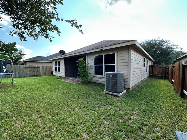 Building Photo - 303 Pine Mist Ln