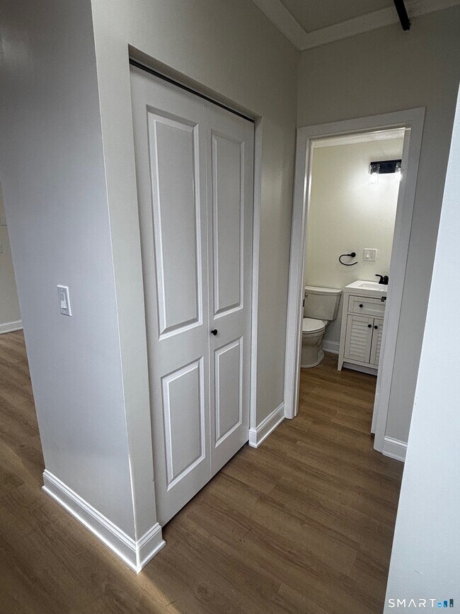 Building Photo - 222 Williams St E