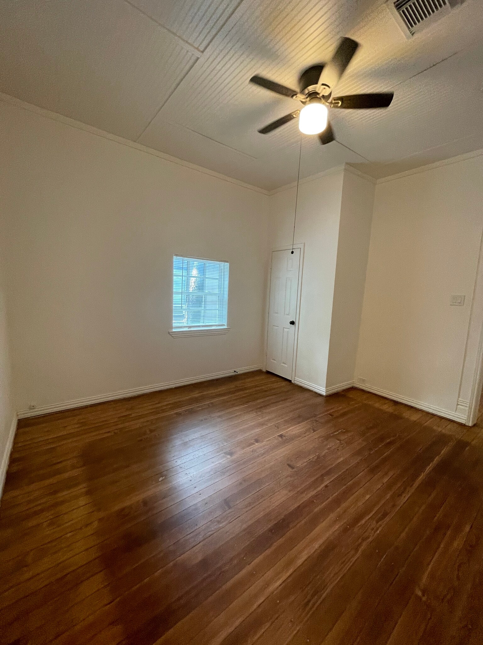 Building Photo - 5332 Lindsley Ave