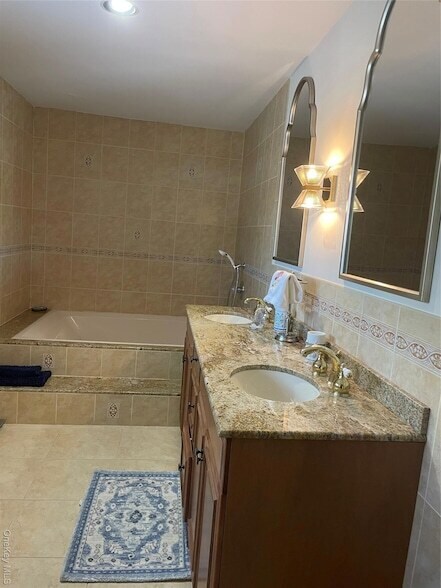 Building Photo - 45 Romana Dr