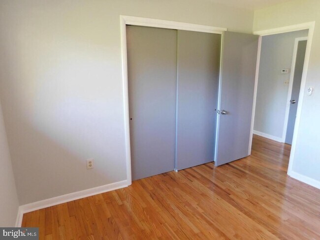 Building Photo - 1242 S Governors Ave