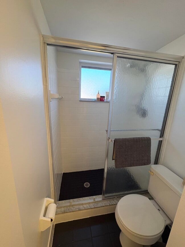 Building Photo - 2161 NE 1st Ct