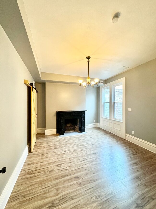 Building Photo - renovated 4 bedroom and 2 bathroom townhouse