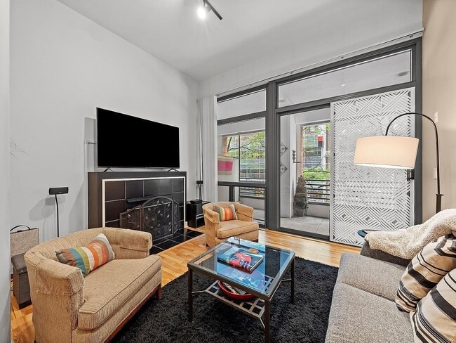 Building Photo - 211 E Ohio St