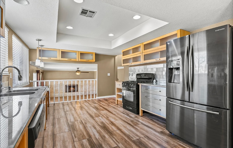 Kitchen - 7474 Puritan Ave