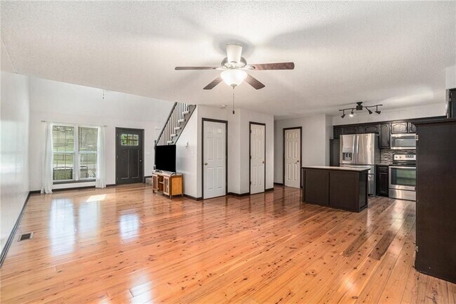 Building Photo - 1853 Chickadee Dr