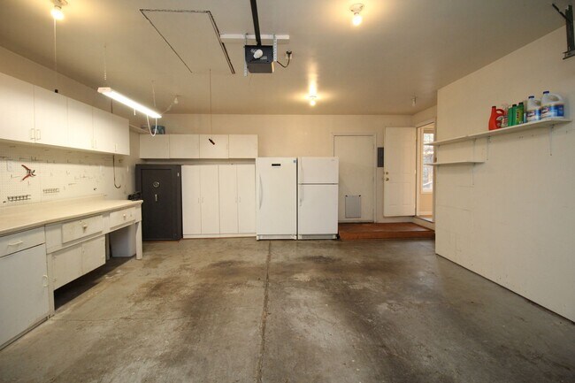 Building Photo - 5764 SW Kimball Ct