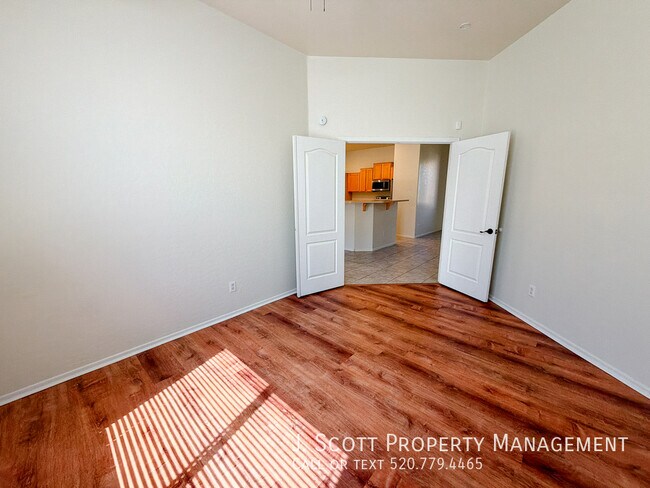 Building Photo - 279 W Desert Ave