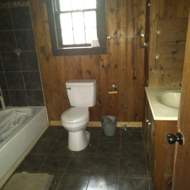 Building Photo - 394 Rock Hill Dr