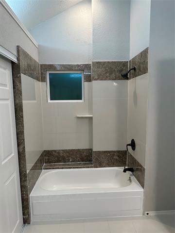 Building Photo - 2124 Avignon Dr