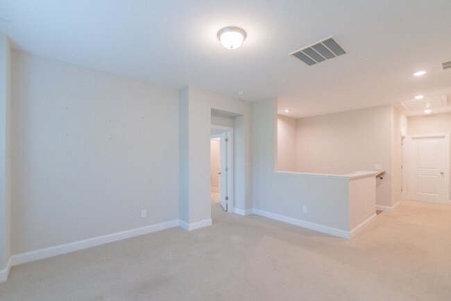 Building Photo - Spacious & Elegant 4 Bedroom Home in Fort ...