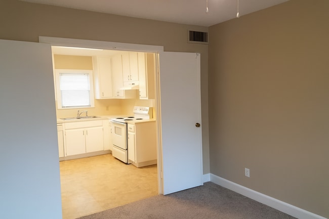 Building Photo - 110 E 30th St