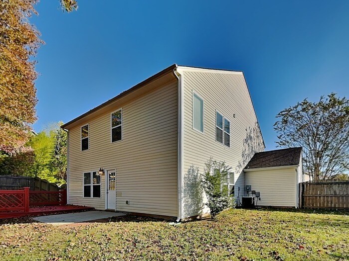 Building Photo - 142 W Cavendish Dr