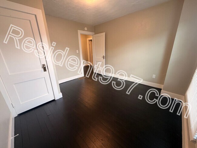 Building Photo - 422 Santa Cruz Ave