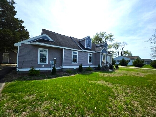 Building Photo - 25711 Delmar Rd