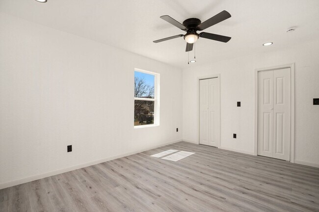 Building Photo - Spacious 3BR House in San Antonio Close to...