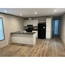 Building Photo - 103 Hollyhock Ln