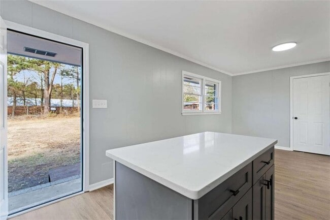 Building Photo - 269 Elks St